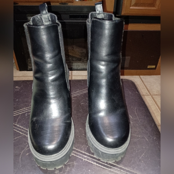 Madden Girl Rezzaa Chunky Heel Black Boots 7.5 - Picture 2 of 8